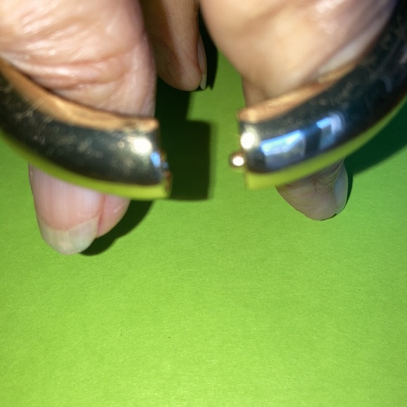 NWOT gt oval hinged bracelet, dia. 2 1/2” x 1/2” appx, shiny finish.  $20 - Picture 3 of 4